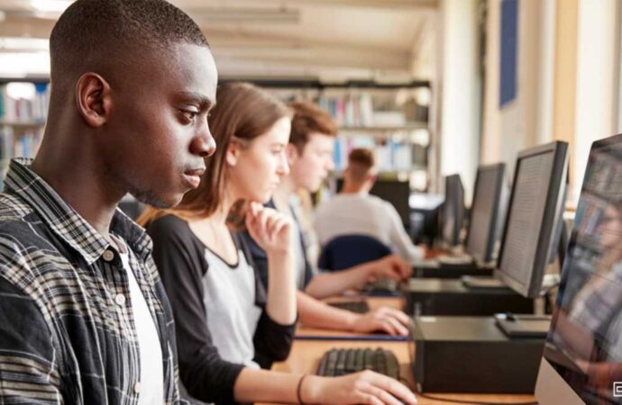 Alta taxa de jovens trabalhando na informalidade