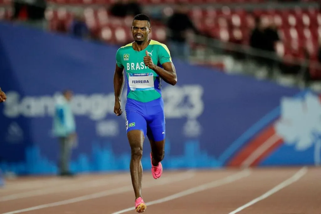 Atleta do decatlo desabafa ao receber kit das Olimpíadas