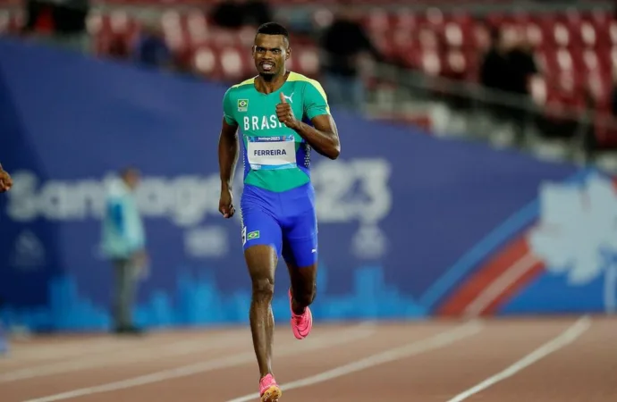 Atleta do decatlo desabafa ao receber kit das Olimpíadas