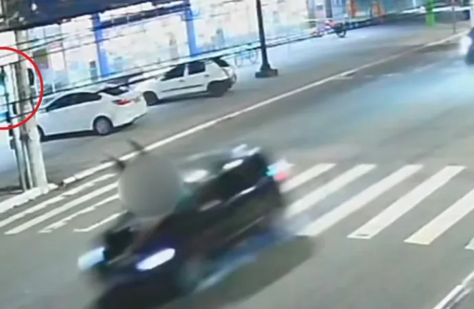 Condutor Foge Após Atropelar Mãe e Filha em Vila Velha