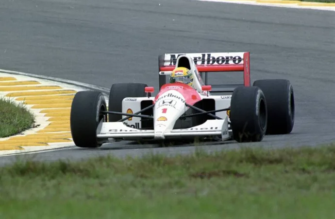 McLaren Revive Legado com Nova Pintura: Uma Homenagem Colorida à Era de Ouro