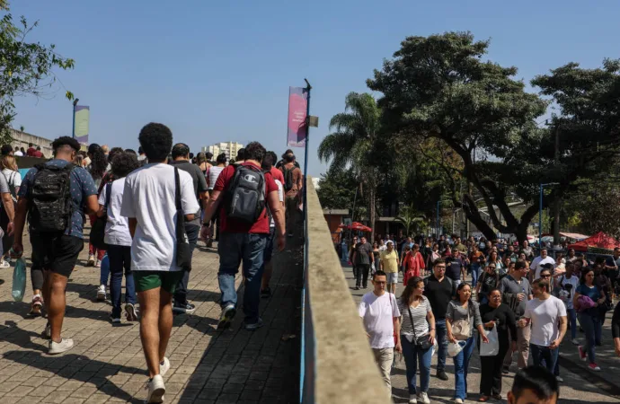 Decisão judicial impacta milhares de candidatos após alegação de irregularidade na aplicação das provas em Recife