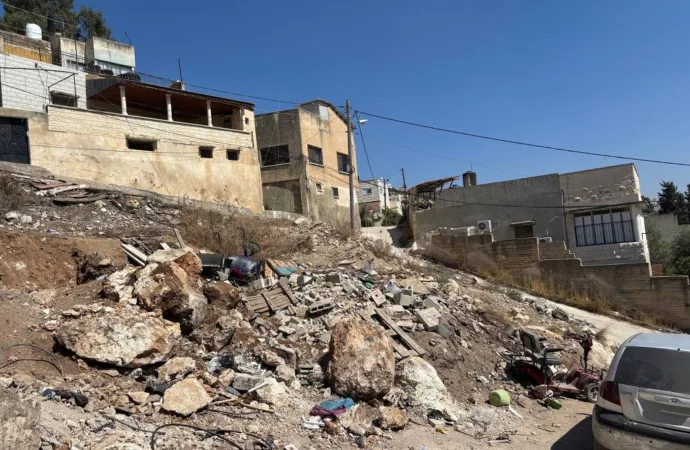 Operação militar na Cisjordânia resulta na morte de comandante palestino, enquanto incidentes no Líbano e preocupações humanitárias em Gaza intensificam o conflito no Oriente Médio