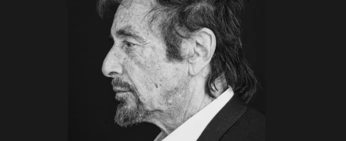 Ator lança autobiografia reveladora, narrando sua ascensão improvável e os altos e baixos de uma carreira lendária