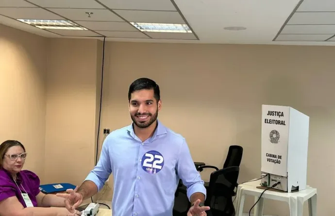 André Fernandes, deputado federal e candidato do PL, surpreende ao conquistar 40,2% dos votos e defende uma nova era para a capital cearense