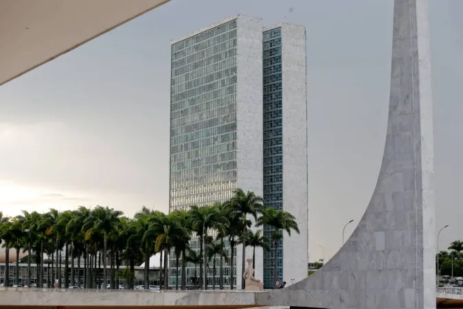 Proposta de Modelo Híbrido Visa Reduzir Fundo Público e Reintroduzir Contribuições Privadas para Campanhas em 2026
