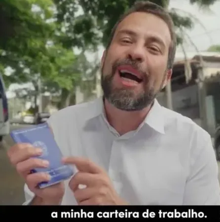 Guilherme Boulos responde a críticos exibindo documentos de trabalho, enquanto Ricardo Nunes intensifica ataques na reta final da disputa