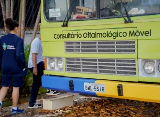 Estudantes ganham exame e óculos nas escolas