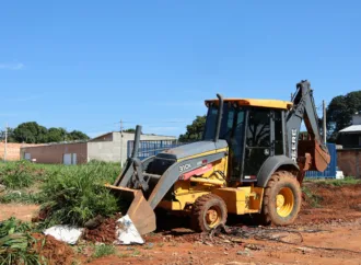 Aparecida intensifica limpeza com equipes pela cidade
