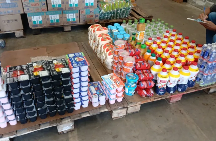 Supermercado tinha mais de 300 produtos vencidos para venda