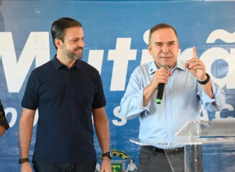 “Goiânia volta a ter programa de habitação”, diz Sandro Mabel ao assinar contrato para construção de 720 unidades habitacionais