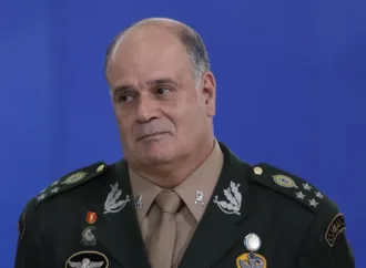 Ex-comandante do Exército diz que decisão de não prender golpistas em 8 de janeiro foi dividida com ministros do governo