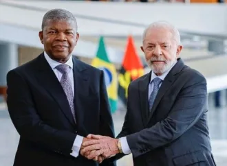 Lula recebe presidente de Angola em Brasília e promete ajuda para comprar aviões da Embraer