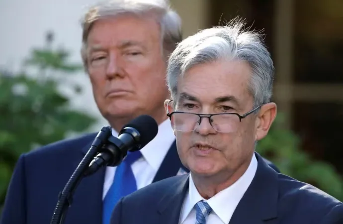 Fed mantém juros dos EUA na faixa de 4,25% a 4,50% ao ano, diante de incertezas com Trump