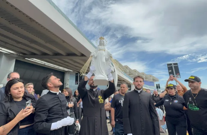 Imagem de Nossa Senhora das Graças chega a Goiânia e abre oficialmente o Totus Tuus 2025