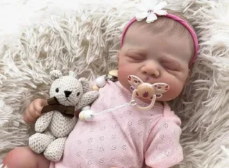 Bebê reborn no SUS: Projeto de Lei pede multa para quem usar boneco para tentar prioridade