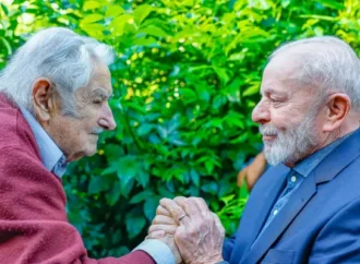 Lula participa de funeral do ex-presidente do Uruguai Pepe Mujica