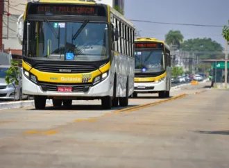 Motorista protestam no Terminal Vera Cruz anunciando greve