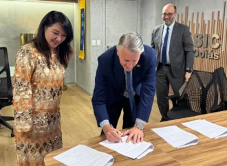 Goiás assina documento com a China para criação de laboratório de gemas