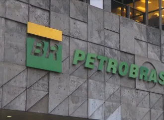 Petrobras anuncia redução de R$ 0,17 no litro da gasolina para distribuidoras