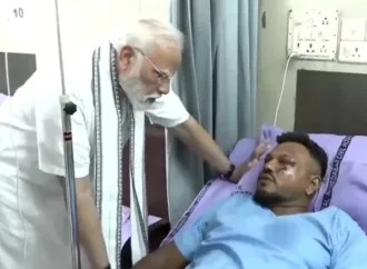 Primeiro-ministro indiano se encontra com único sobrevivente do voo da Air India