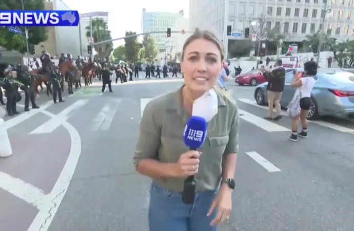 Repórter é atingida por bala de borracha durante cobertura ao vivo de protestos em Los Angeles