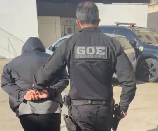 Trio é preso suspeito de aplicar golpes em móveis planejados