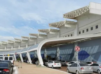 Foragido é preso dentro de avião em Goiânia