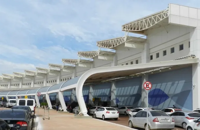 Foragido é preso dentro de avião em Goiânia