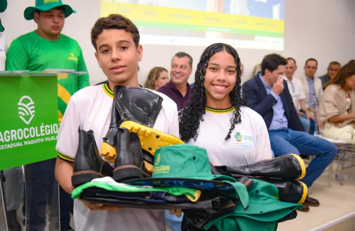 Caiado anuncia ampliação do Bolsa Estudo