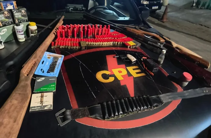 Polícia fecha fábrica clandestina de armas em Aparecida de Goiânia