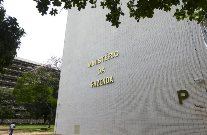 Ministério da Fazenda aumenta para 2,5% estimativa do PIB em 2025