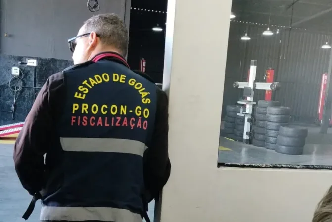 Procon suspende atividades de revendedora de pneus em Goiânia