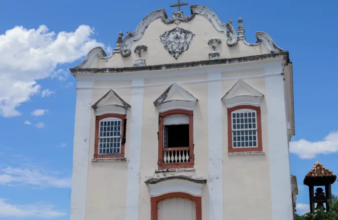 Caiado critica descaso do governo federal com a Igreja da Boa Morte, na cidade de Goiás