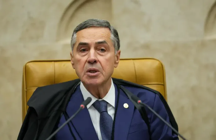 Barroso diz que atuação de Moraes evitou grave erosão democrática