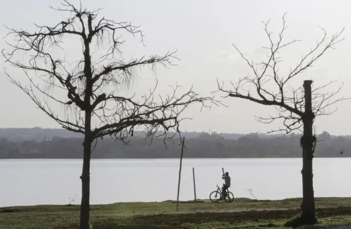 Inmet emite alerta vermelho para baixa umidade do ar em Goiás, DF e outros 4 estados