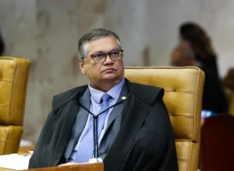 Dino permite que Moraes recorra ao próprio STF para se livrar de sanções de Trump