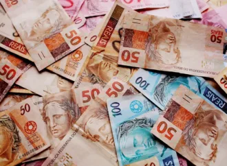 Ibovespa despenca 2% e dólar sobe após decisão de Dino que pode afetar Magnitsky