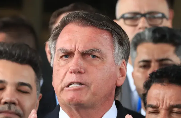 Defesa de Bolsonaro se diz surpreendida com indiciamento