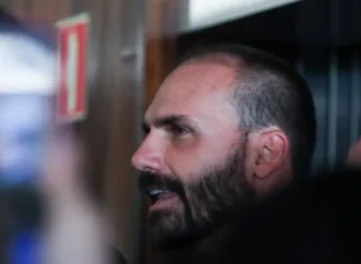 Motta envia pedido para cassar Eduardo Bolsonaro ao Conselho de Ética