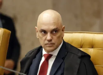 Moraes dá 48 horas para PGR opinar sobre explicações de Bolsonaro
