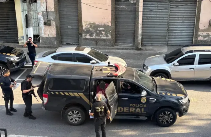 PF prende 14 pessoas de quadrilha que criou 330 empresas de fachada