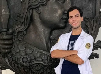 Estudante de medicina descobre ter sido dado como morto há dois anos pelo SUS; vídeo
