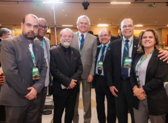 Caiado destaca papel dos médicos na saúde de qualidade durante celebração dos 80 anos do CFM