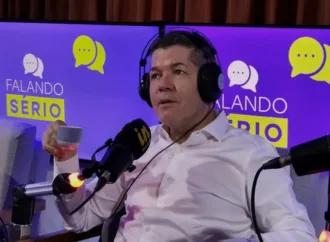 Delegado Waldir faz acusações infundadas e é desmentido ao vivo; vídeo