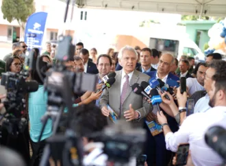 Caiado lança van itinerante para levar crédito a empreendedores em Goiás