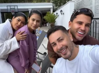 Simone e Simaria voltam a cantar juntas e emocionam fãs; vídeo